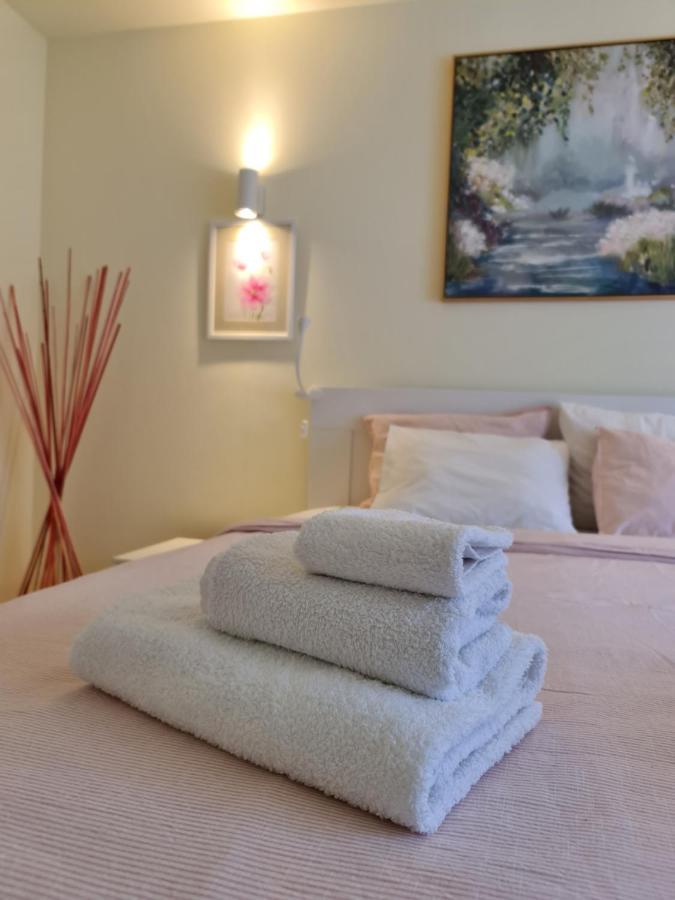 בוסטאני Apartamentul Alb מראה חיצוני תמונה